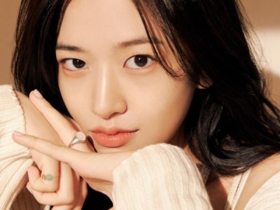 YUJIN is now a model for L'Occitane