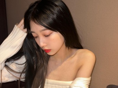 she is the youngest member of LOONA