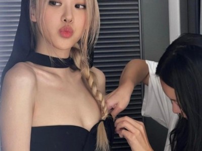 Looks like ROSE wearing a hijab